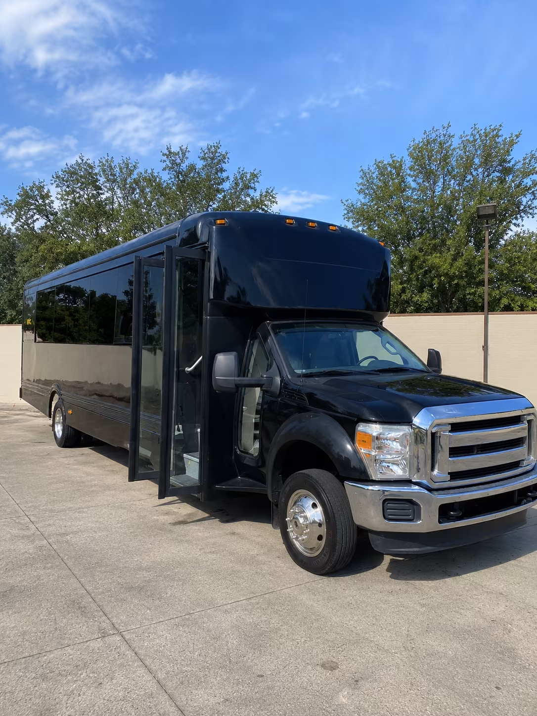 chandler 20 passenger party bus